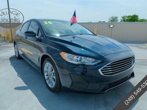 Used 2020 Ford Fusion SE FWD image 2