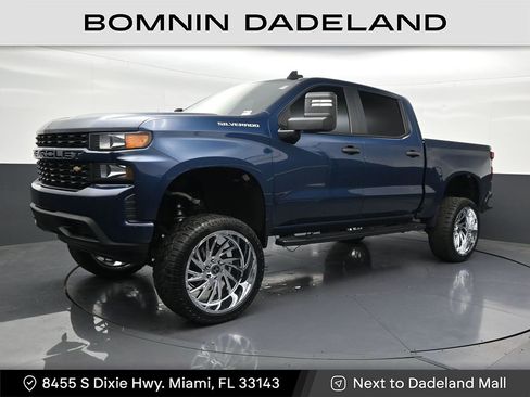 Used 2021 Chevrolet Silverado 1500 Custom image 1
