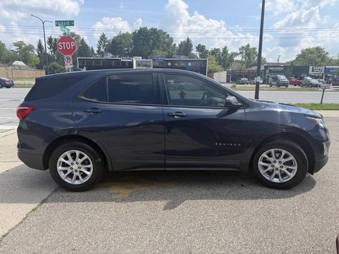 Used 2018 Chevrolet Equinox LS FWD image 11