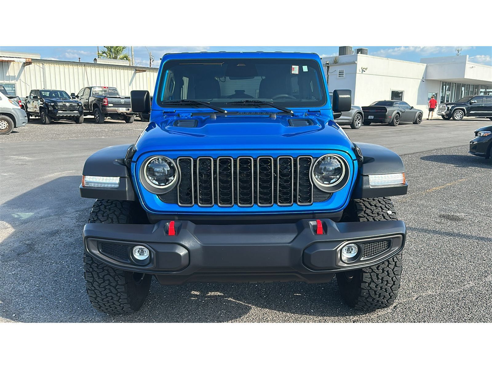 Used 2025 Jeep Wrangler Unlimited Rubicon w/ Convenience Group AWD/4WD image 9