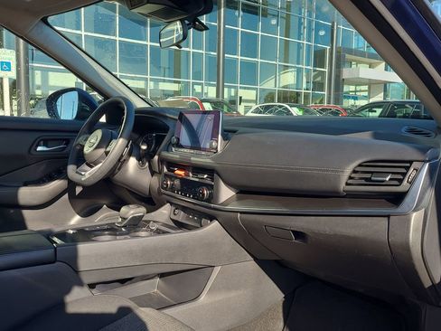 Used 2024 Nissan Rogue SV FWD image 25