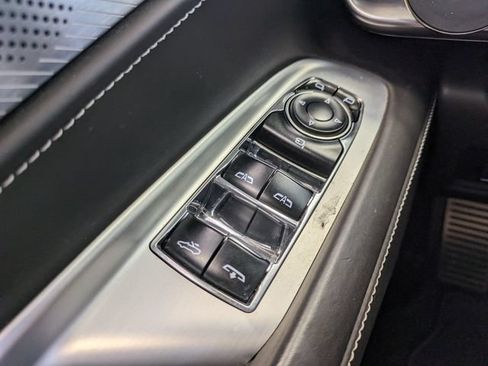 Used 2022 Chevrolet Corvette Stingray Premium Conv w/ Z51 Performance Package RWD image 19