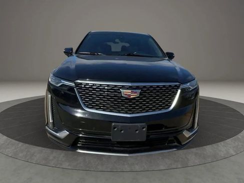 Used 2022 Cadillac XT6 Premium Luxury AWD/4WD image 2