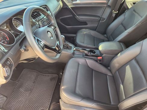 Used 2021 Volkswagen Golf 4-Door image 13