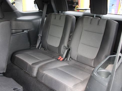 Used 2018 Ford Explorer XLT w/ Equipment Group 201A AWD/4WD image 40