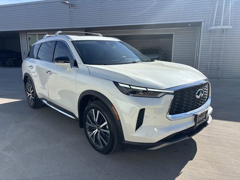 Used 2023 INFINITI QX60 Sensory w/ Vision Package image 3
