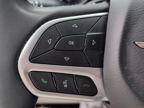 Used 2024 Chrysler Pacifica Touring-L FWD image 20