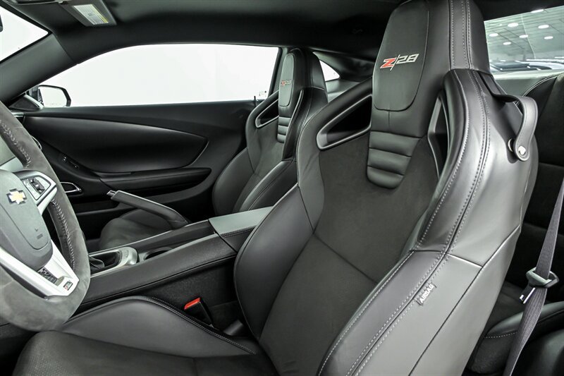 Used 2015 Chevrolet Camaro Z/28 RWD image 17