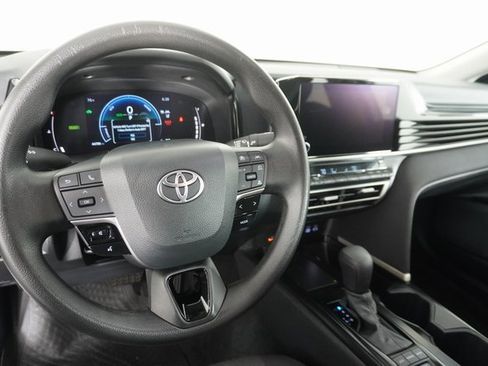 Used 2025 Toyota Camry LE image 27