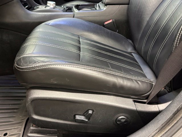 Used 2019 Chrysler 300 S AWD/4WD image 14