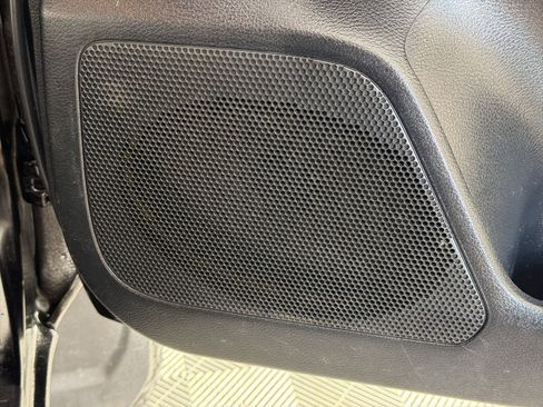 Used 2016 Toyota Tacoma TRD Sport image 22