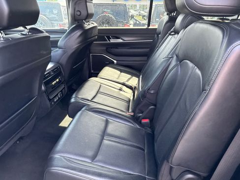 Used 2024 Jeep Wagoneer L Series II RWD image 24