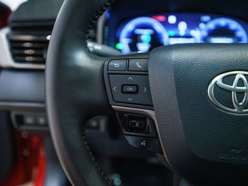 Used 2025 Toyota Camry XSE FWD image 18