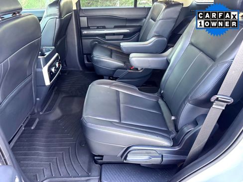 Used 2024 Ford Expedition XLT image 18