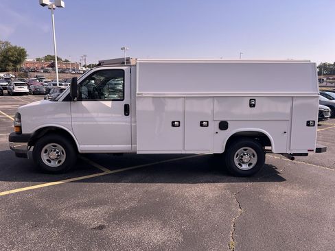 New 2025 Chevrolet Express 3500 w/ Power Convenience Package image 16