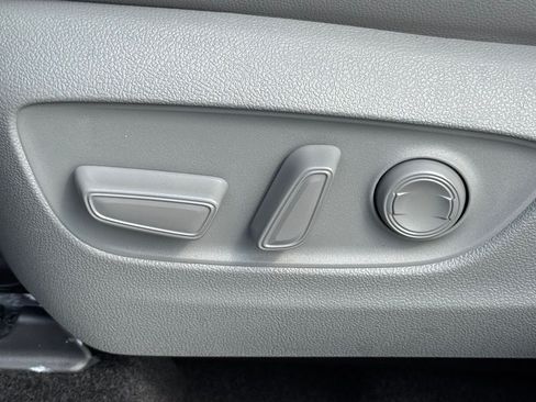 Used 2025 Toyota Highlander Platinum AWD/4WD image 19