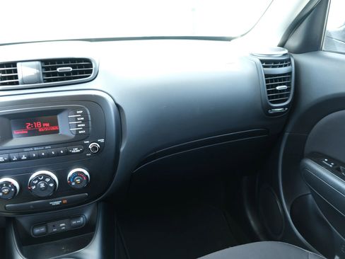 Used 2016 Kia Soul FWD image 11