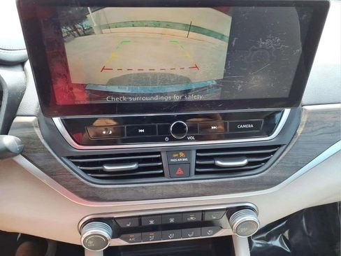 Used 2023 Nissan Altima 2.5 SV w/ SV Premium Package image 15