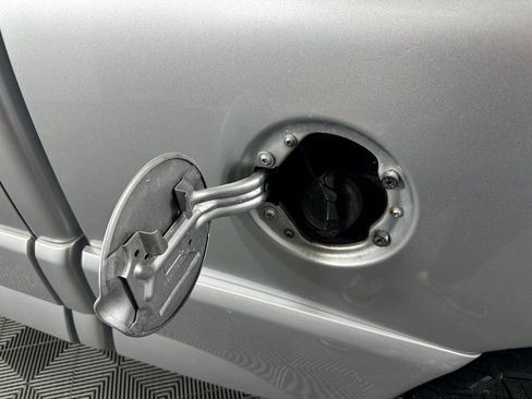 Used 2005 Dodge Ram 1500 Truck 2WD Quad Cab image 5