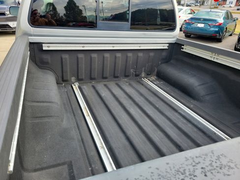 Used 2019 Nissan Frontier PRO-4X image 12