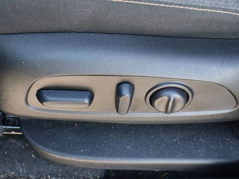 Used 2024 Chevrolet Equinox LT FWD image 14