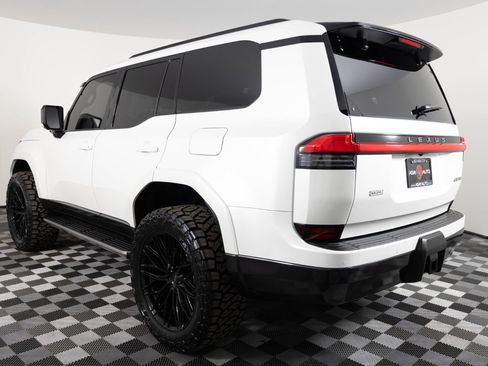 Used 2025 Lexus GX 550 w/ Cold Area Package AWD/4WD image 4