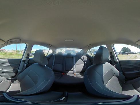 Used 2025 Nissan Altima 2.5 SV FWD image 37