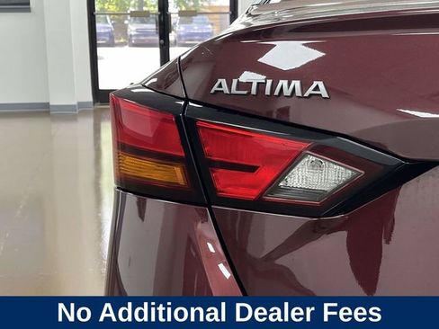Used 2024 Nissan Altima 2.5 SV FWD image 12