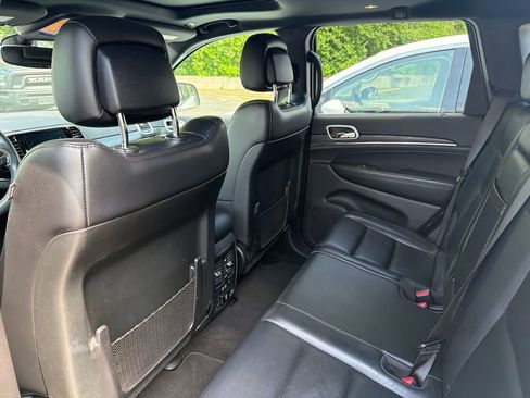 Used 2019 Jeep Grand Cherokee Limited AWD/4WD image 8