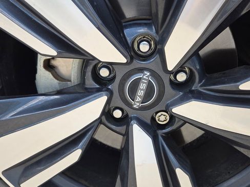 Used 2022 Nissan Rogue SL AWD/4WD image 16