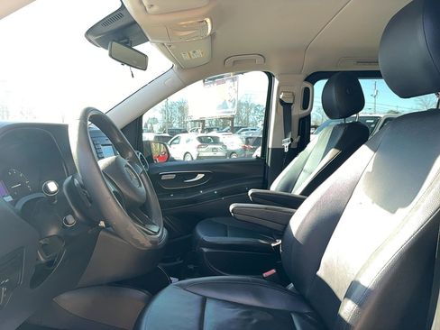 Used 2016 Mercedes-Benz Metris Passenger image 18