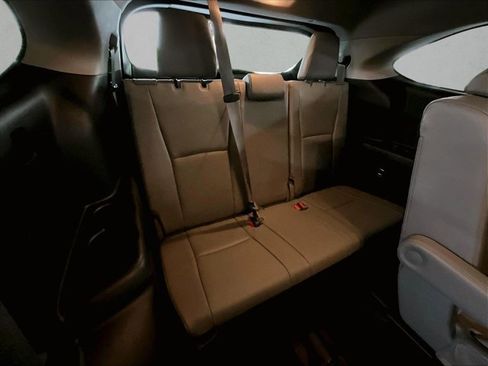 Used 2025 Toyota Highlander Limited AWD/4WD image 30