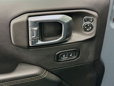 Used 2025 Jeep Wrangler Sahara image 15