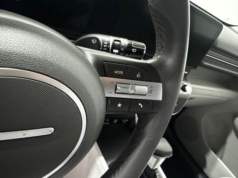 Used 2025 Hyundai Kona SEL FWD image 6
