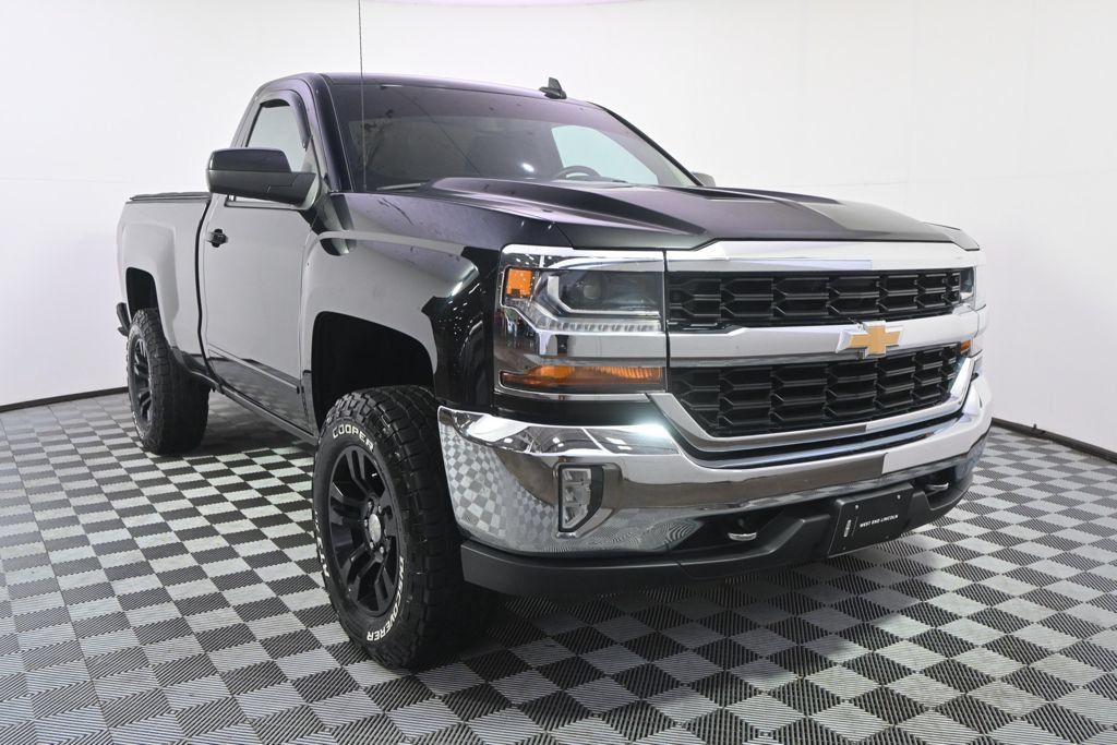 Used 2017 Chevrolet Silverado 1500 LT w/ LT Convenience Package AWD/4WD image 9