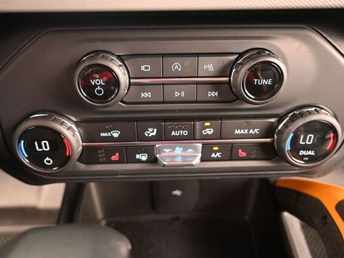 Used 2023 Ford Bronco Badlands w/ Sasquatch Package AWD/4WD image 31