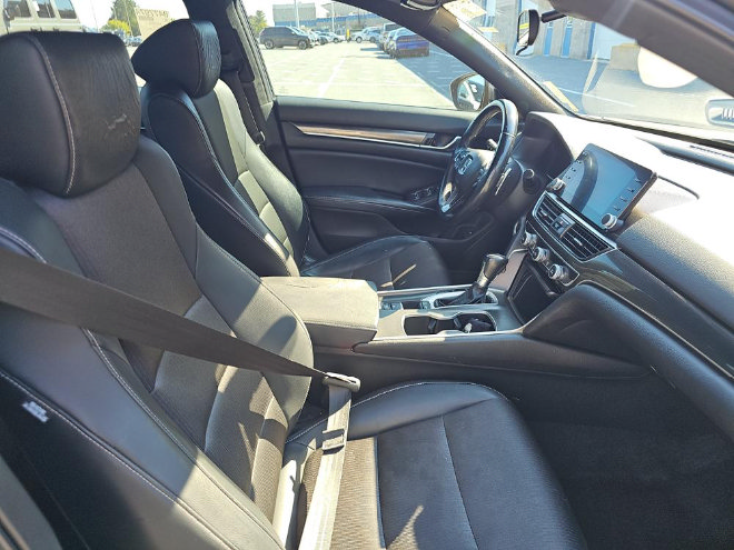 Used 2018 Honda Accord Sport image 12