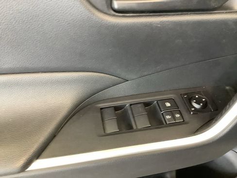 Used 2022 Toyota RAV4 LE AWD/4WD image 23
