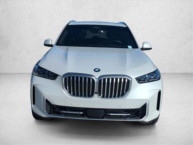 Used 2024 BMW X5 xDrive40i w/ Premium Package AWD/4WD image 2