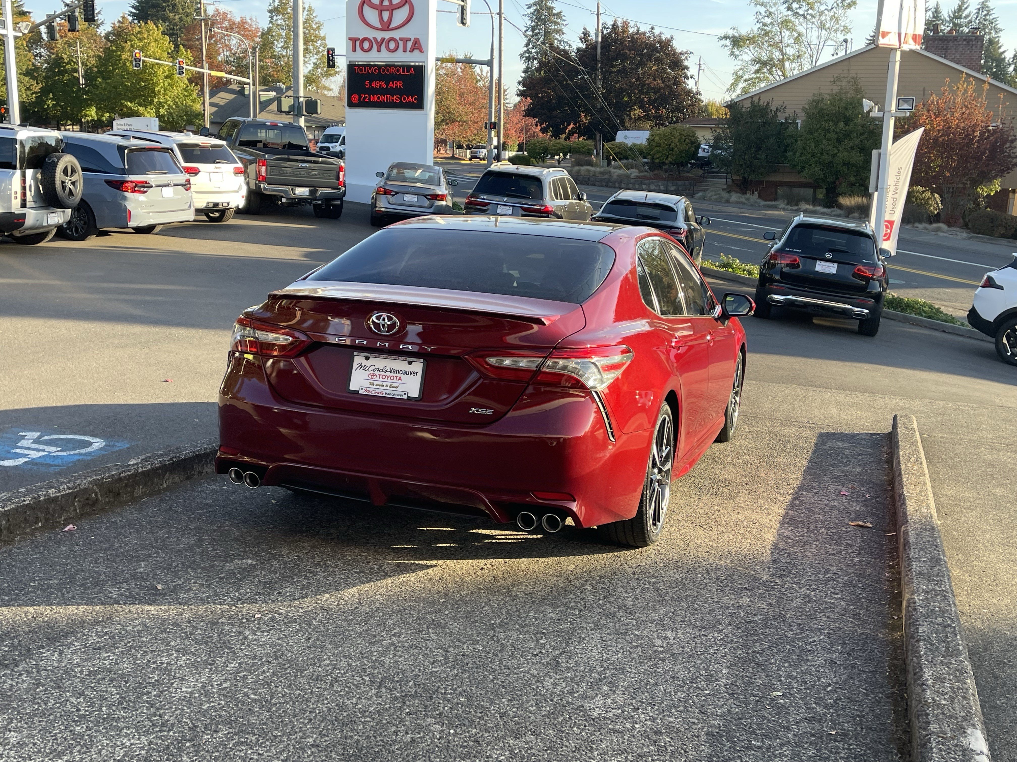 Used 2018 Toyota Camry XSE FWD image 6