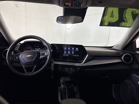Used 2024 Chevrolet Trax LS w/ LS Convenience Package image 10