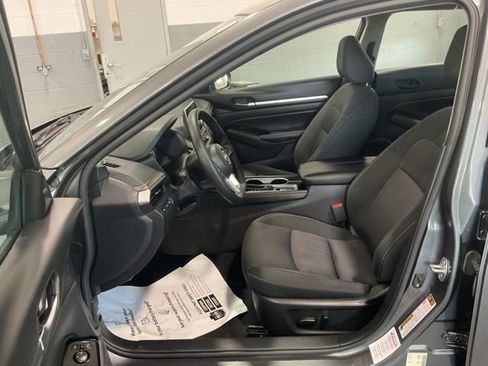 Used 2023 Nissan Altima 2.5 SV AWD/4WD image 10