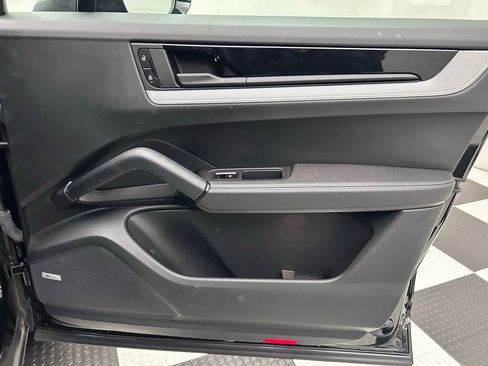 Used 2024 Porsche Cayenne image 16