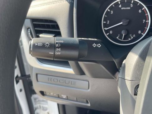 Used 2025 Nissan Rogue S image 20