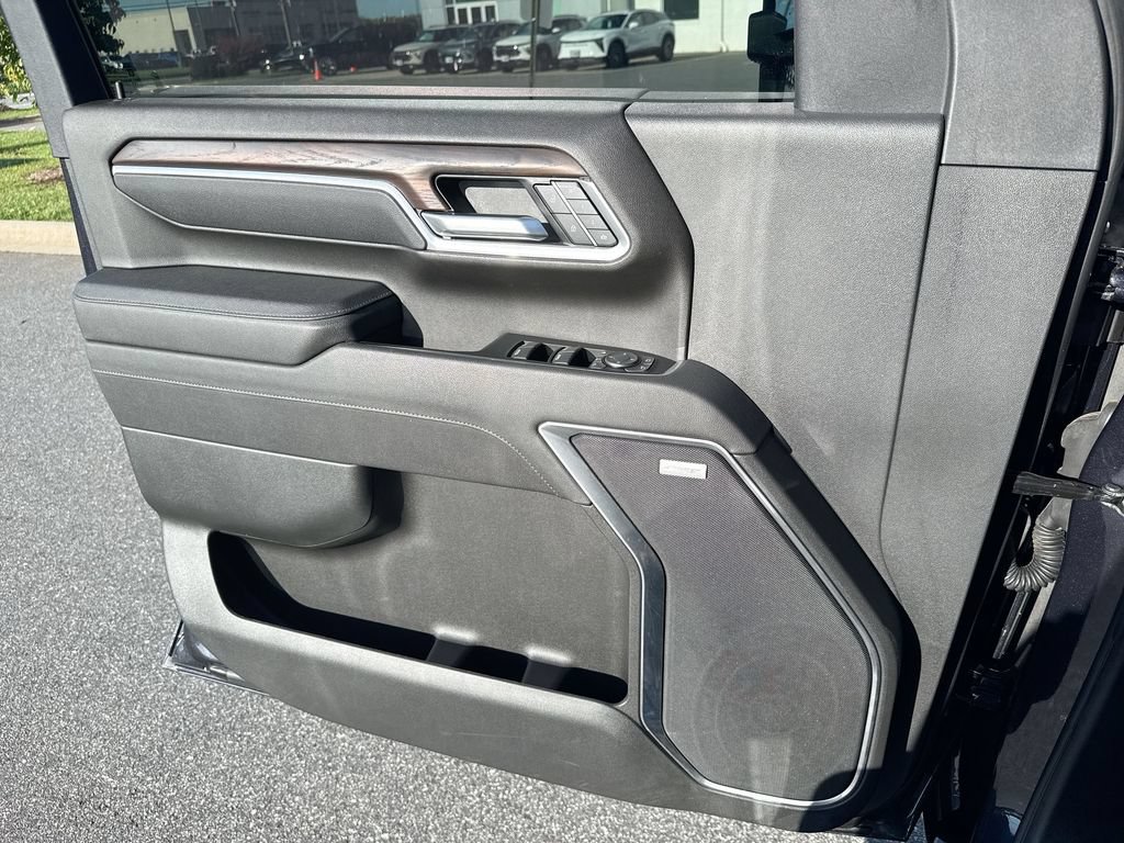 Certified 2025 GMC Sierra 2500 SLT w/ SLT Premium Package AWD/4WD image 18