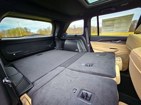 New 2025 Jeep Grand Cherokee Limited image 39