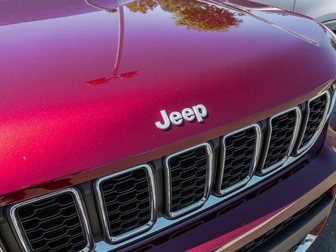 Used 2026 Jeep Grand Cherokee L Laredo RWD image 4