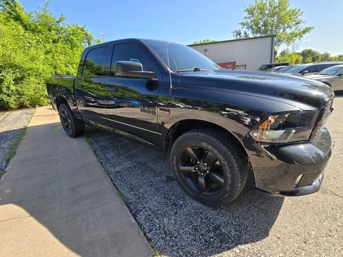 Used 2018 RAM 1500 Express w/ Black Ram 1500 Express Group AWD/4WD image 10