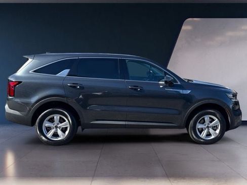 Certified 2023 Kia Sorento LX AWD/4WD image 5