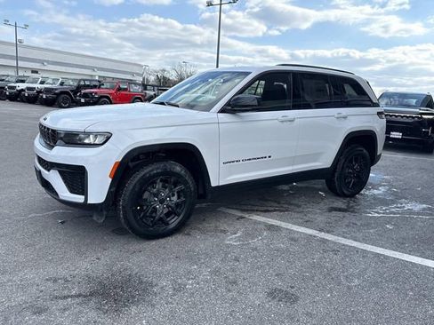 New 2026 Jeep Grand Cherokee Altitude AWD/4WD image 7